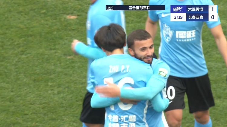 19歲朱鵬宇中超處子球！大連英博1-0領(lǐng)先長(zhǎng)春亞泰，馬萊萊助攻