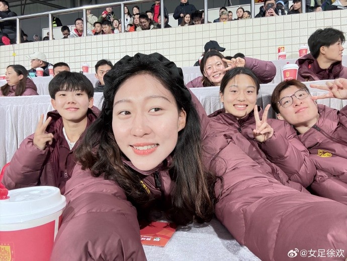 女足門(mén)將徐歡社媒曬觀看中甲等照片：每天都在青青草地上歡快踏青