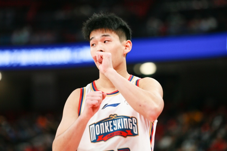 效率太低！林葳25中8&三分10中1拿到19分1板3助2斷 4失誤