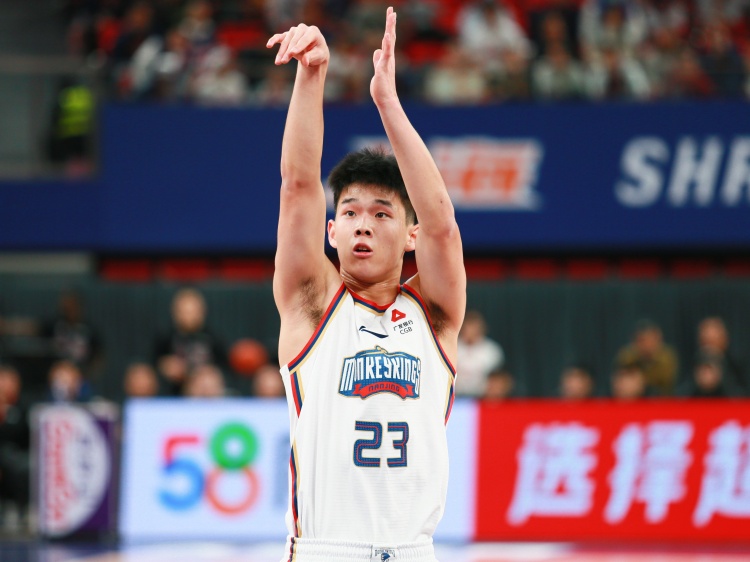 狀態(tài)可以！林葳半場8中5拿到13分1板1助