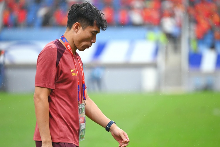 滬媒：單后腰讓國足防守承受更大壓力，若鄭智沒退役或能勝任