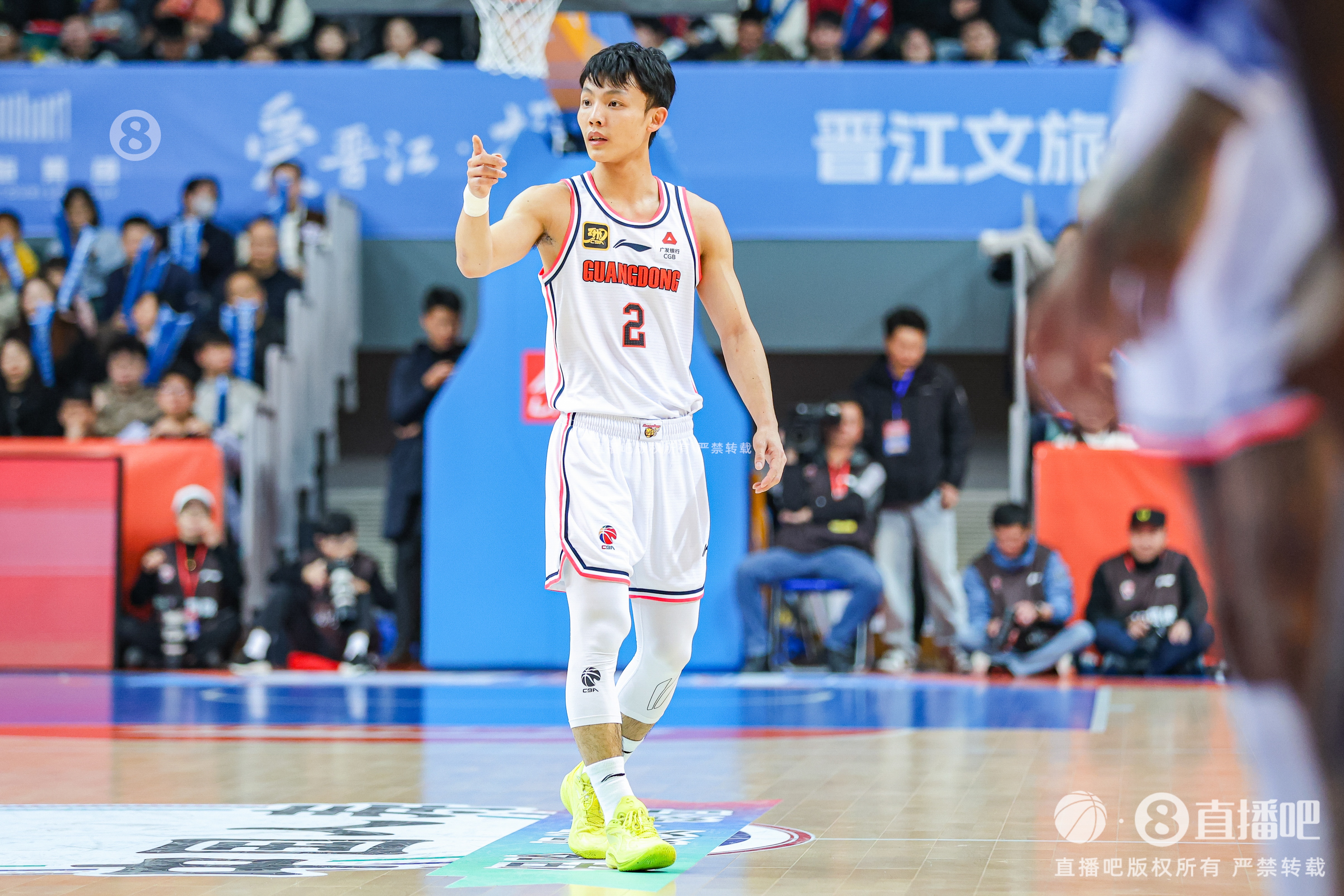 徐中鋒手感還沒開！徐杰半場12中4&三分7中2拿12分2前場板2助2斷