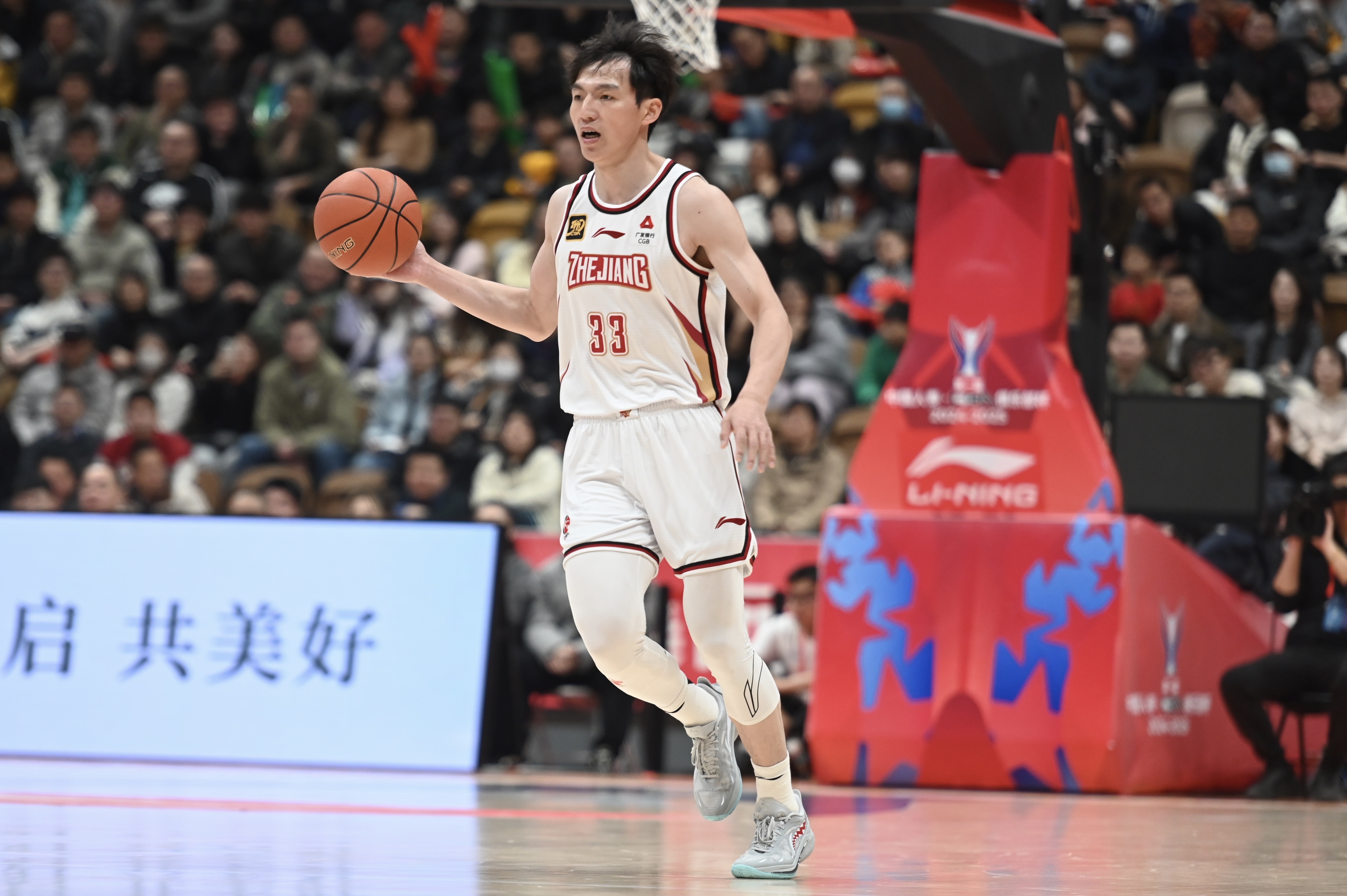 雙槍表現(xiàn)不錯(cuò)！吳前和陸文博均9中5&三分合計(jì)15中7合砍30分
