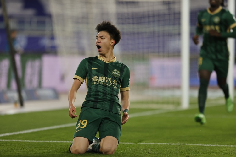 津媒：王鈺棟等多名小將嶄露頭角，必然能推動更多年輕球員登場